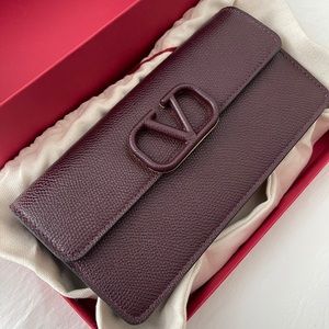 NWT AUTHENTIC Valentino Vsling Wallet on Chain